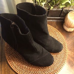 Toms black suede wedge boots size 11
